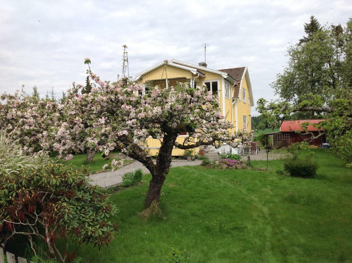 Charmig Villalagenhet 150 M Fran Vanerns Strand Mariestad Ngoại thất bức ảnh